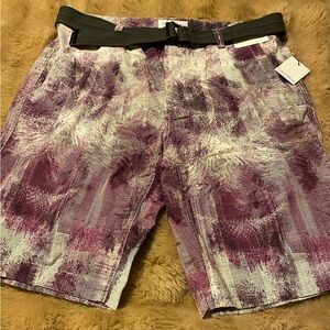 BNWT Size 32 Calvin Klein men’s shorts with belt